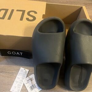 adidas yzy Yeezy slides size 9